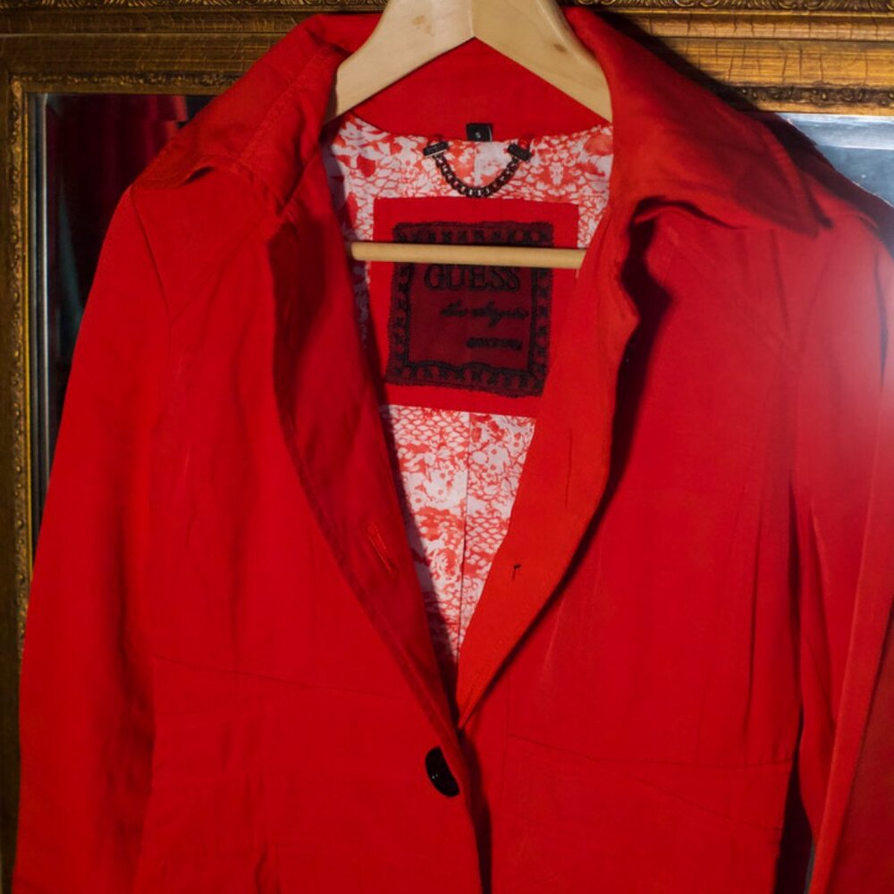 Guess Red Coat 🌹